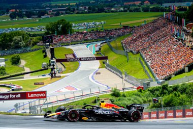  Max Verstappen (NED) - Oracle Red Bull Racing - Red Bull RB21 - Formula 1 sırasında Honda RBPT Avusturya Grand Prix 2025, Spielberg, Avusturya
