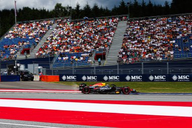  Yuki Tsunoda (JPN) - Oracle Red Bull Racing - Red Bull RB21 - Formula 1 sırasında Honda RBPT Avusturya Grand Prix 2025, Spielberg, Avusturya