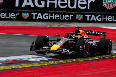  Max Verstappen (NED) - Oracle Red Bull Racing - Red Bull RB21 - Formula 1 sırasında Honda RBPT Avusturya Grand Prix 2025, Spielberg, Avusturya
