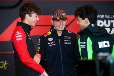  Oliver Bearman (GBR) - Haas F1 Takımı Max Verstappen (NED) - Oracle Red Bull Racing - Red Bull RB21 - Formula 1 'de Honda RBPT Formula 1' de Heineken Hollanda Grand Prix 2025, Zandvoort, Hollanda, 28 Ağustos 'tan 31.