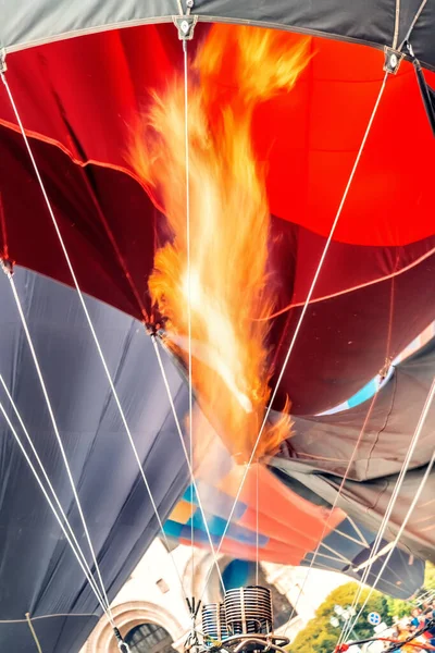 Flames Meletus Dari Pembakar Balon Balon Udara Lepas Landas Lepas — Stok Foto
