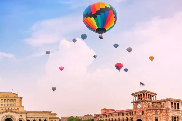 Yerevan Armenia Outubro 2022 Lançamento Balões Quente Praça República Armênia — Fotografia de Stock