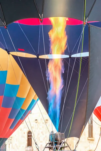 Φλόγες Εκρήγνυνται Από Τον Καυστήρα Ενός Μπαλονιού Απογείωση Αερόστατου Απογείωση — Φωτογραφία Αρχείου