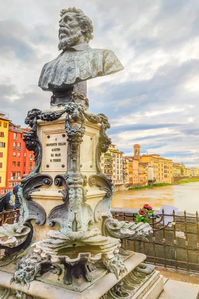 Florencia Italia Mayo 2023 Busto Benvenuto Cellini Situado Ponte Vecchio —  Fotos de Stock