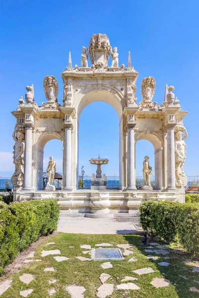 意大利那不勒斯 2023年5月23日 意大利那不勒斯海滨巨人阵的景观 喷泉由Michelangelo Naccherino和Pietro Bernini在17世纪设计 — 图库照片