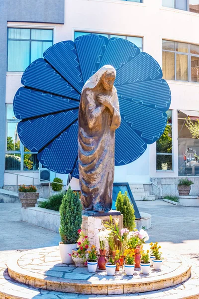 Άγαλμα Της Αγίας Μητέρας Τερέζας Στο Κέντρο Του Σκόντερ Αλβανία — Φωτογραφία Αρχείου