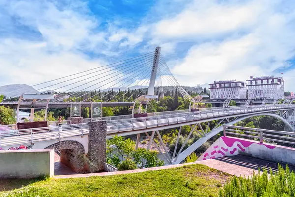 Vista Ponte Milênio Sobre Rio Moraca Podgorica Imagens De Bancos De Imagens