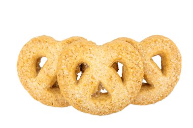 Beyaz arkaplanda izole edilmiş tatlı kurabiyeler