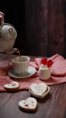 Sevgililer Günü, kurabiyeli çay