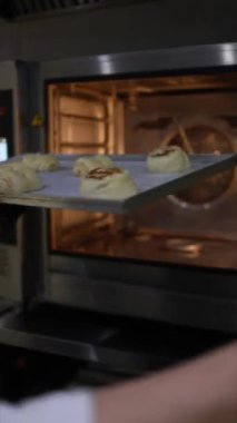 Fırında ekmek yapma Baker