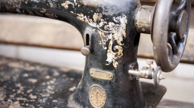 Eski Vintage dikiş makinesi yakın çekim