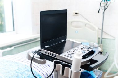 Yoğun bakım ünitesi, kontrollü yataklar, hastane, canlandırma, suni solunum cihazı, anestezi istasyonu, ameliyat sonrası hasta bakımı.