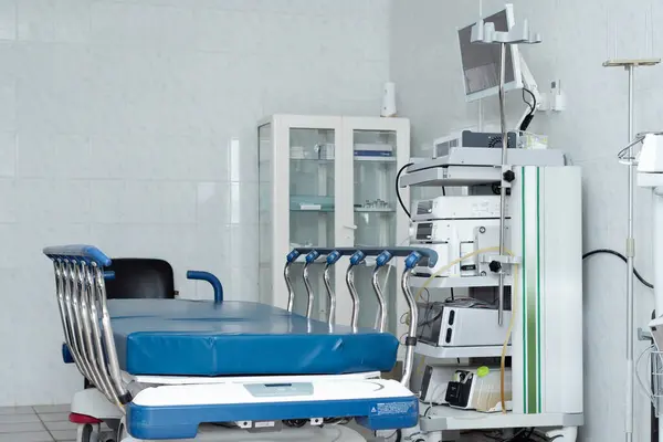 kolonoskopi ve gastroskopi aparatları, video özofagogastroduodenoskopi, endoskopik ekipmanlar, kanser önleme, bağırsak muayenesi ve teşhisi, hastane, tıp alanında modern ekipmanlar