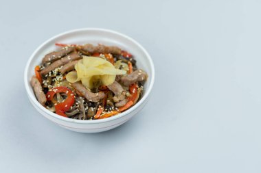 Çin yemeği, sebzeli kızarmış biftek.