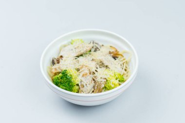 domuz etli ve tavuklu erişte.