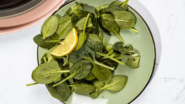 Ispanak ve limon güler yüzlü