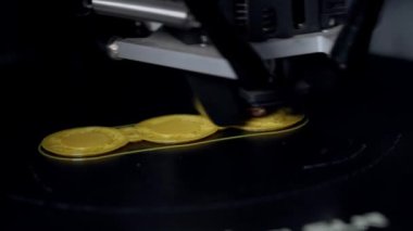 3D yazıcı baskısı. Yeni baskı teknolojisinin yakın çekim süreci. Modern tasarım teknolojisi kavramı