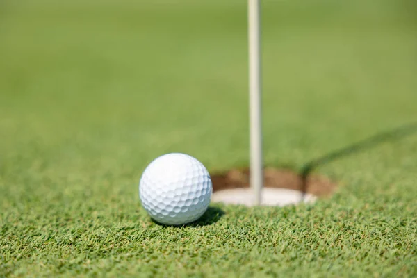 Golf Ball Close Going Hole Cup Flag Still Close Selective — Stock Photo, Image