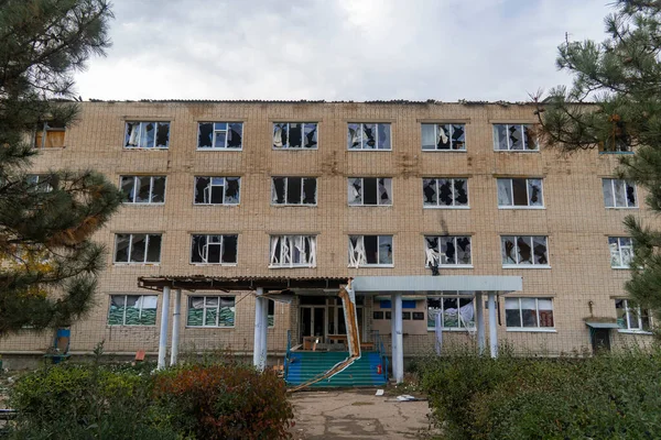 Guerra Ucrania 2022 Invasión Rusa Ucrania Entrada Edificio Apartamentos Destruido — Foto de Stock