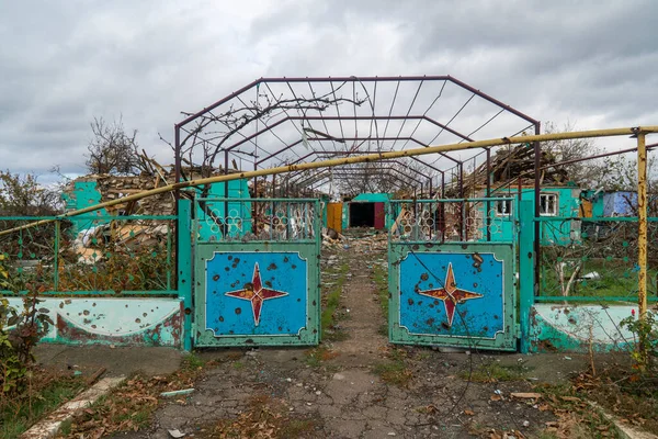 Guerra Ucraina 2022 Invasione Russa Dell Ucraina Campagna Casa Distrutta — Foto Stock