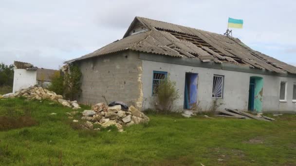 War Ukraine Russian Invasion Ukraine Countryside House Damaged Shelling Yellow — Stock Video