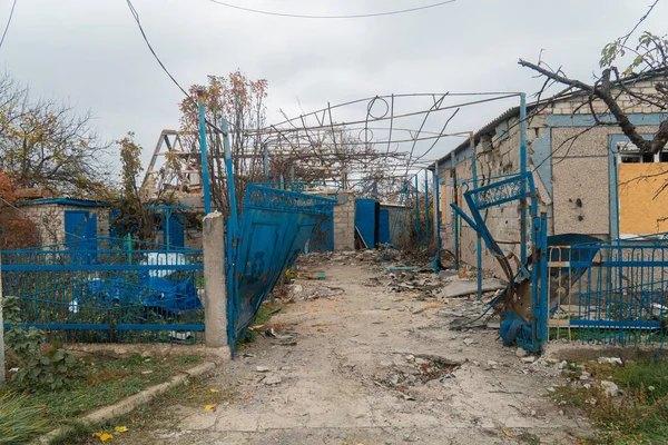 Guerra Ucrania 2022 Invasión Rusa Ucrania Campo Casa Destruida Por — Foto de Stock