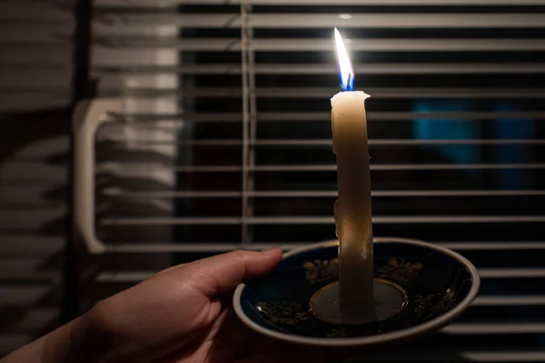 Stromausfall Energiekrise Zerstörung Der Infrastruktur Stromausfall Konzept Eine Brennende Kerze — Stockfoto