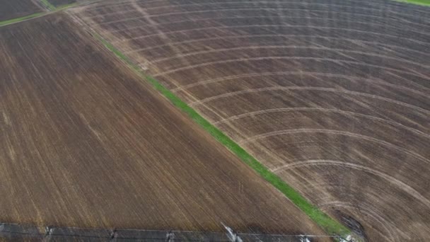 Printemps Campagne Irrigation Par Pivot Fonctionne Sur Terrain Drone Vue — Video
