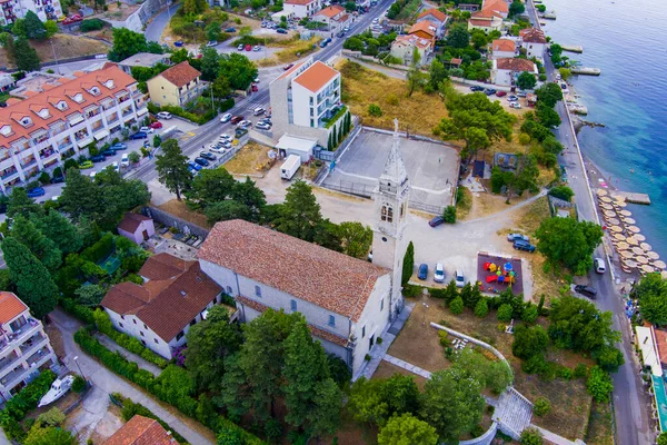 亚得里亚海科托尔湾岸边的天主教堂 无人机 空中景观 — 图库照片