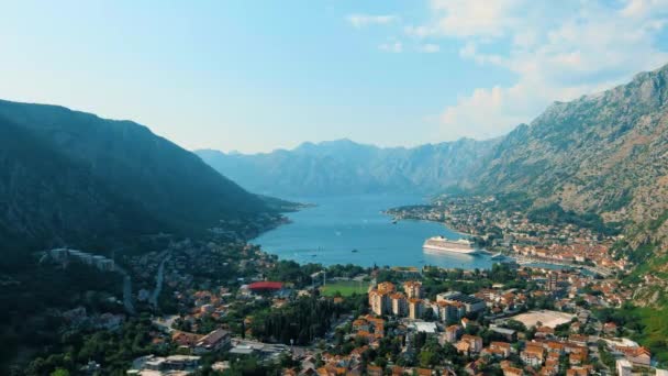 Montenegro Drone Vuelo Sobre Bahía Kotor Cámara Avanza Bahía Más — Vídeo de stock