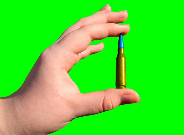 Gelb Blaue Gewehrpatrone Der Hand Auf Grünem Hintergrund Chroma Schlüssel — Stockfoto