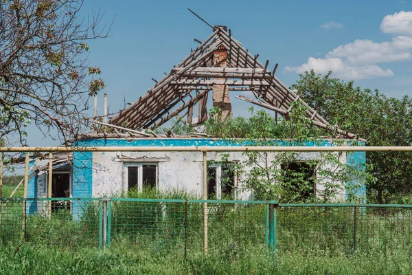 Сельской Местности Дом Разрушен Обстрелом Война Украине Русское Вторжение Украину — стоковое фото
