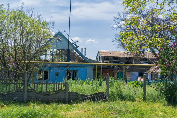 Εξοχή Σπίτι Καταστράφηκε Από Βομβαρδισμό Πόλεμος Στην Ουκρανία Ρωσική Εισβολή — Φωτογραφία Αρχείου