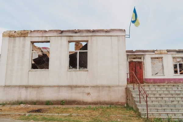 Administrativní Budova Poškozená Střelbou Válka Ukrajině Ruská Invaze Ukrajinu Zničení — Stock fotografie