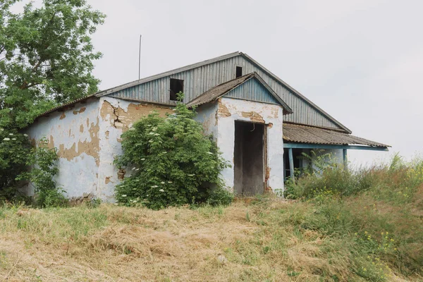 Сельской Местности Дом Уничтоженный Обстрелом Война Украине Русское Вторжение Украину — стоковое фото