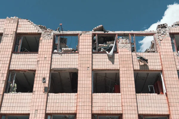 Administratief Gebouw Beschadigd Door Beschietingen Oorlog Oekraïne Russische Invasie Van — Stockfoto