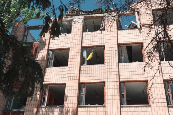 Administratief Gebouw Beschadigd Door Beschietingen Oorlog Oekraïne Russische Invasie Van — Stockfoto