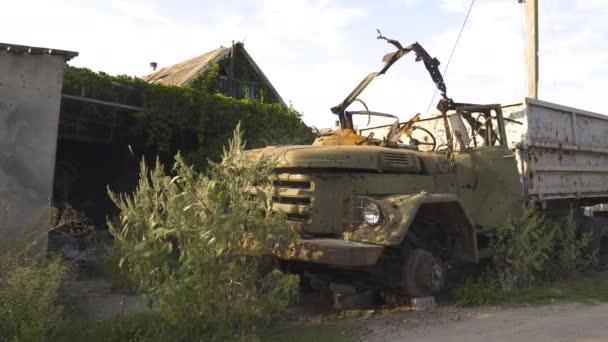 Destroyed Military Truck Stands Street Village Panorama Camera Moves Left — Stock Video