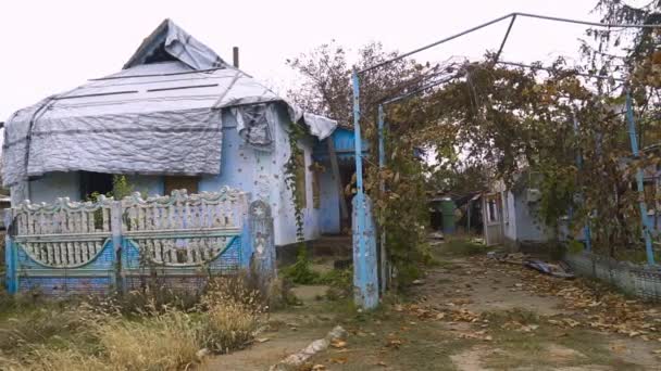 Kırsal Kesimde Evin Önündeki Avlu Bombardıman Tarafından Tahrip Edildi Panorama — Stok video