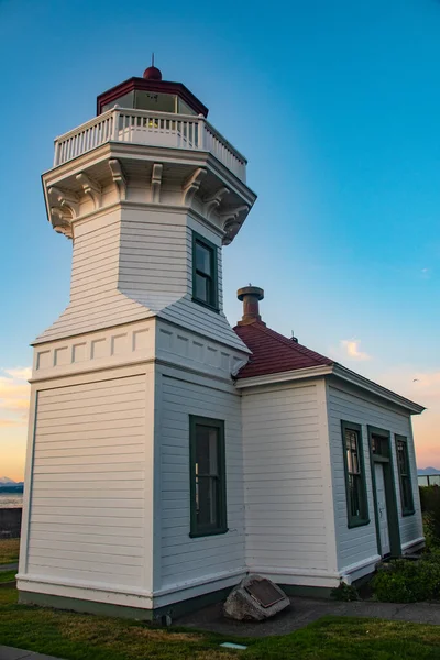 Bulutsuz Bir Akşamda Yakalanan Mukilteo Deniz Feneri Günbatımında Hala Güzel — Stok fotoğraf