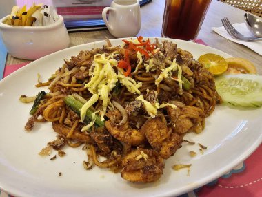 Bir Malezya lokumu: Char Kuey Teow