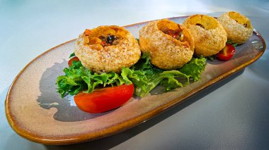 Lezzetli Pani Puri: Keskin Baharatlı Gevrek Toplar