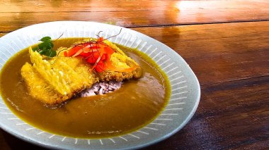 Yumuşak Tavuklu Zengin ve Lezzetli Japon Körisi