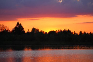 Sonnenuntergang am Lech - Bayern / Sundown at River Lech - Bavyera /
