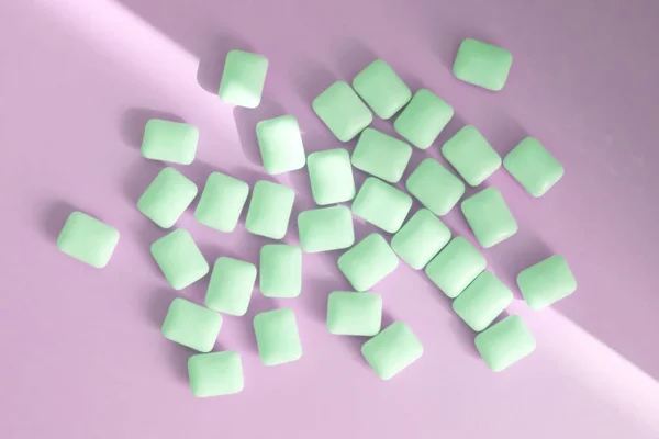 Zelené Žvýkačky Růžovém Pozadí Ploché Ležel Horní Pohled — Stock fotografie