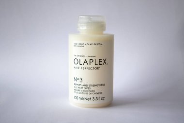 IRPEN, UKRAINE, OKTOBER 23 20222, saç restorasyonu ve onarım maskesi OLAPLEX, İllüstrasyon Editörü.