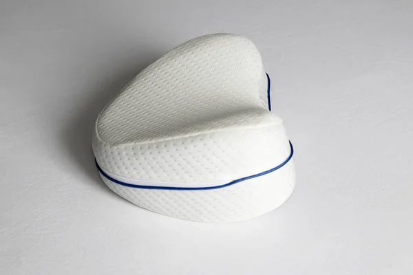 Orthopedic Knee Pillow Comfortable Sleep Pillow Lies Bed —  Fotos de Stock