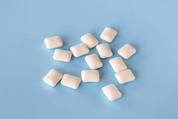 Chewing Gum Lying Blue Background — Stock Photo, Image