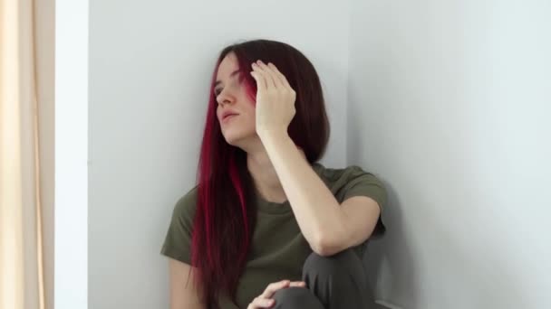 Form Huvudet Med Ptsd Posttraumatiskt Stressyndrom Kvinnlig Melankolisk Pissimist Psykisk — Stockvideo