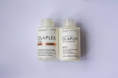 IRPEN, UKRAINE, 2 ARALIK 20222, Saç restorasyonu ve onarım maskesi OLAPLEX 3 ve 6 Bond Smoother, İllüstrasyon Editörü.